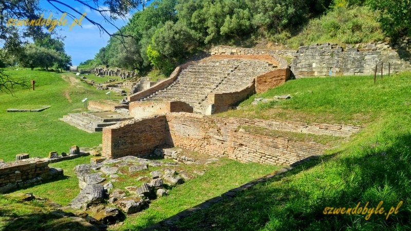 Albania, Apollonia Iliryjska. Ruiny starożytnego miasta, pozostałości teatru. 20240504_152850-ink