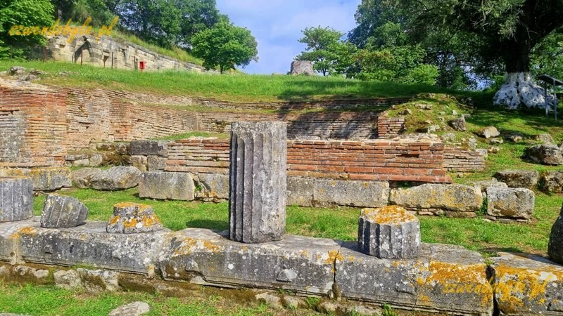 Albania, Apollonia Iliryjska. Ruiny starożytnego miasta, pozostałości kolumnady. 20240504_160907-ink