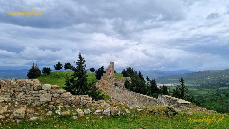 Albania,widok na ruiny zamku Kanin&euml; (Kanina). 20240504_111021-ink