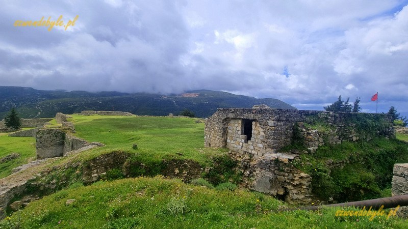 Albania,widok na ruiny zamku Kanin&euml; (Kanina). 20240504_111915-ink