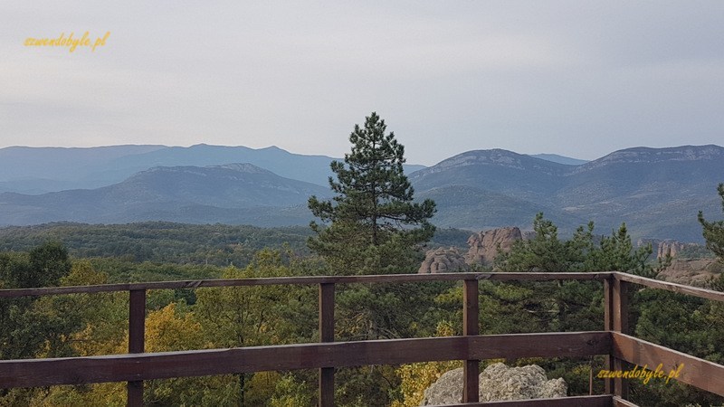 Bełogradczik - panorama gór od strony restauracji Mislen kamak.