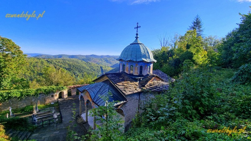 Bułgaria,Gabrowo. Monastyr sokolski. Widok z góry na cerkiew Zaśnięcia Matki Bożej. 20240912_091213-ink