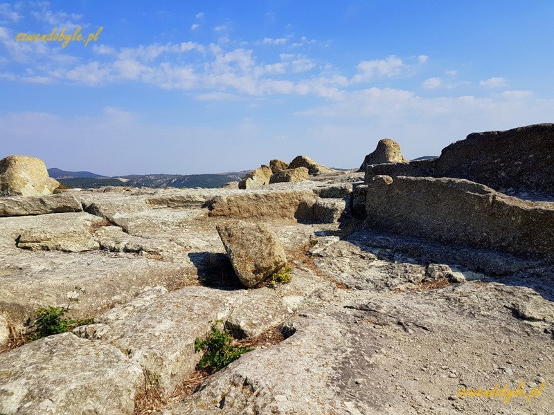 Bułgaria, Perperikon - widok na ruiny. 20230930_110239-ink