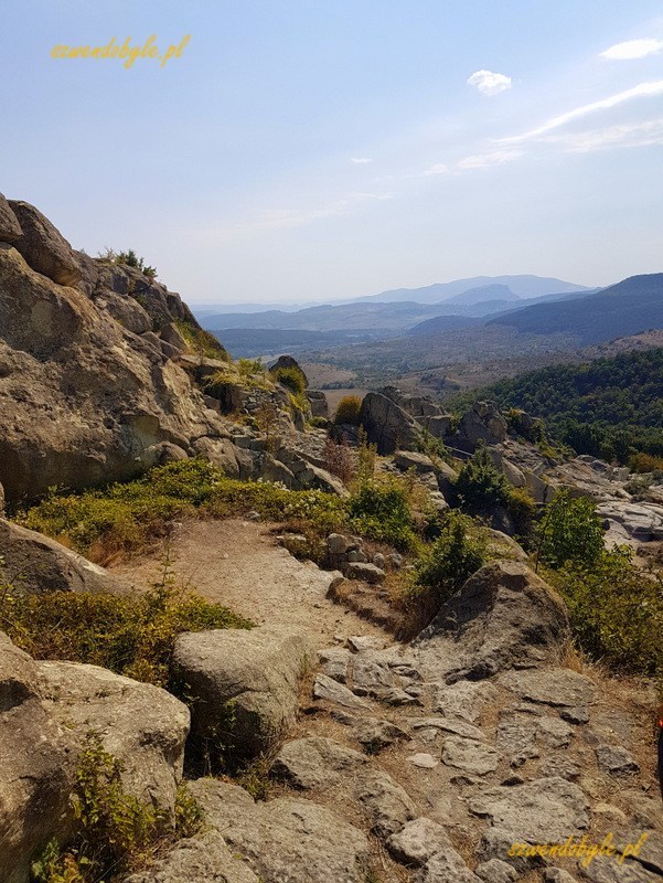 Bułgaria, Perperikon - widok z góry na okolicę. 20230930_111305-ink