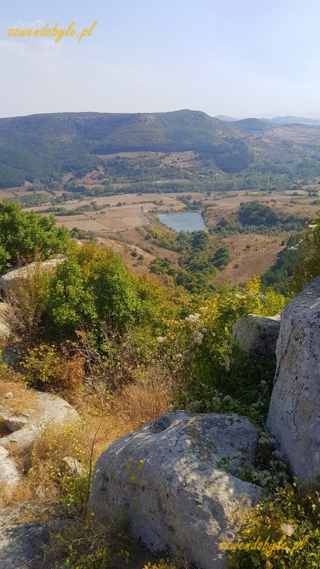 Bułgaria, Perperikon - widok z góry na okolicę. 20230930_120541-ink