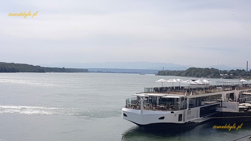 Widyń, statek - restauracja na Dunaju.