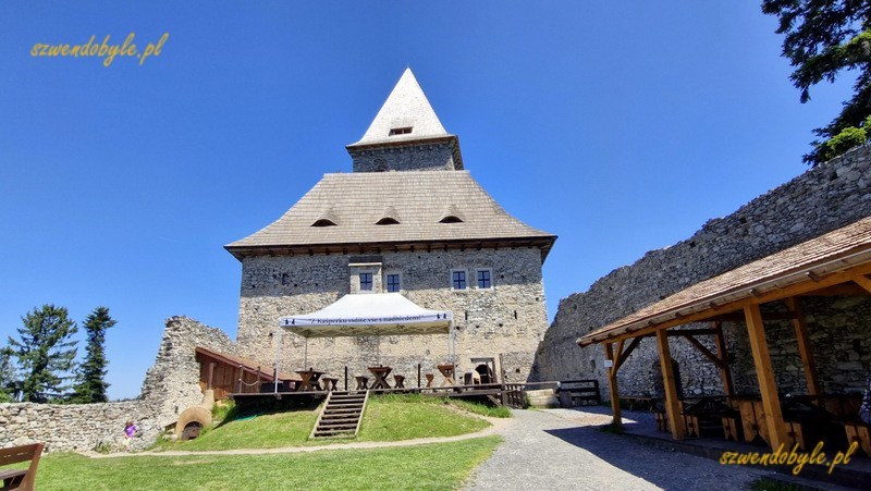 Czechy, Szumawa. Zamek Kašperk,wieża zachodnia od strony dziedzińca. 20250621_141842-ink