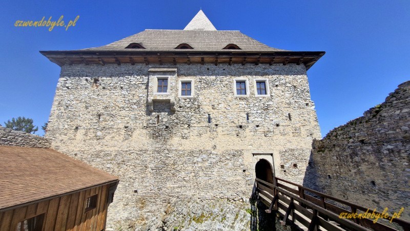 Czechy, Szumawa. Zamek Kašperk. Widok na wieżę zachodnią. 20250621_152930-ink