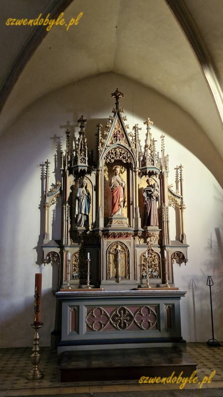 Czechy, Kutn&aacute; Hora. Wnętrze kościoła św. Jakuba. Ołtarz w nawie bocznej.
20251227_150014-ink