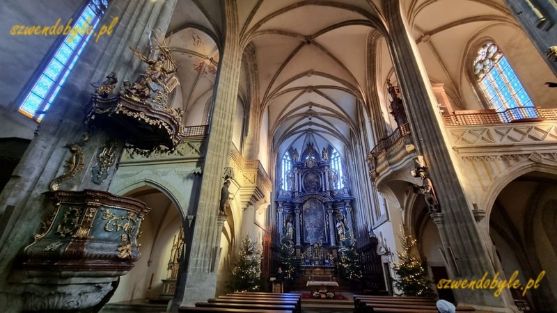 Czechy, Kutn&aacute; Hora. Wnętrze kościoła św. Jakuba.  20251227_150209-ink