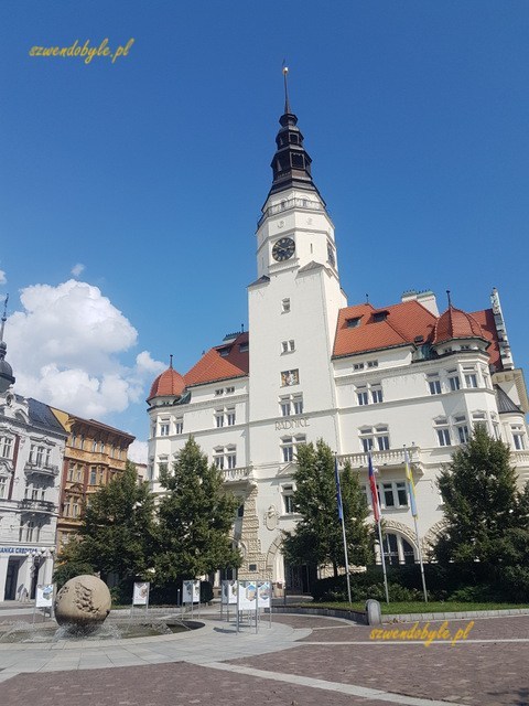 Opawa, ratusz i wieża Hláska.