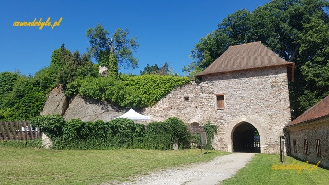  Pernštejn, brama piwna.