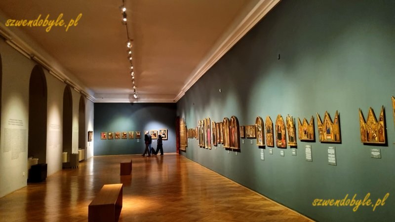 Praga, pałac Sternberg&oacute;w. Widok og&oacute;lny sali z ekspozycją malarstwa sakralnego. 20251226_150418-ink