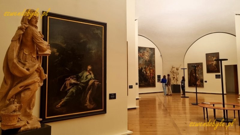 Czechy,Praga. Pałac Schwarzenberg&oacute;w. Widok og&oacute;lny na jedną z sal z obrazami, po lewej rzeżba. 20251226_135332-ink