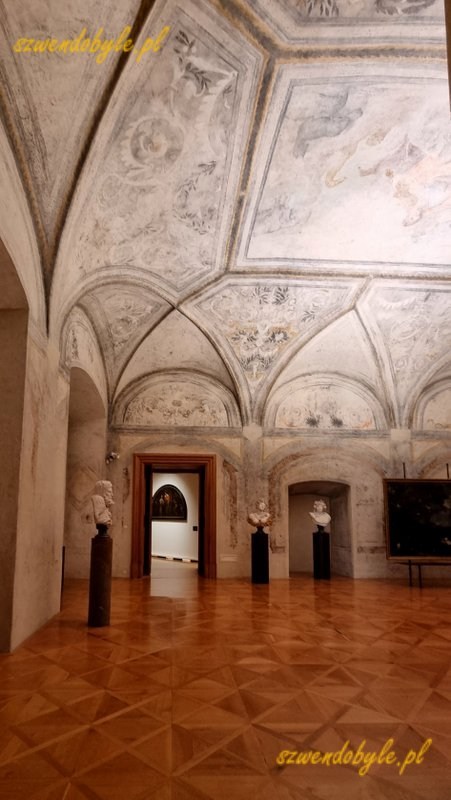 Czechy,Praga. Ozdobny malowany sufit w Pałacu Schwarzenberg&oacute;w. 20251226_140123-ink