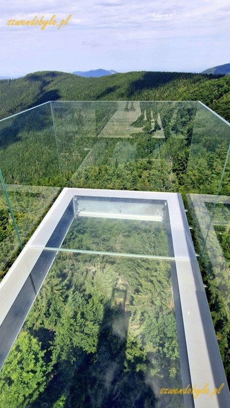 Czechy, Beskid Morawsko-Śląski,Stezka Vala&scaron;ka. Widok z perspektywy wejścia na szklany balkon. 20250809_134641-ink