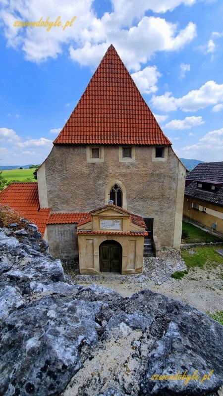 Rabí,Czechy. Widok z murów na zamkowy kościół św. Trójcy,20250619_124545-ink