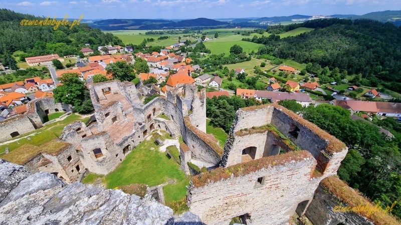 Rabí,Czechy. Widok z zamku na miasteczko i okolicę. 20250619_134249-ink
