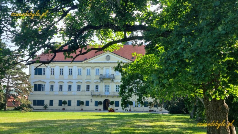 Valtice, widok na pałac od strony ogrodu. 20240530_084348-ink