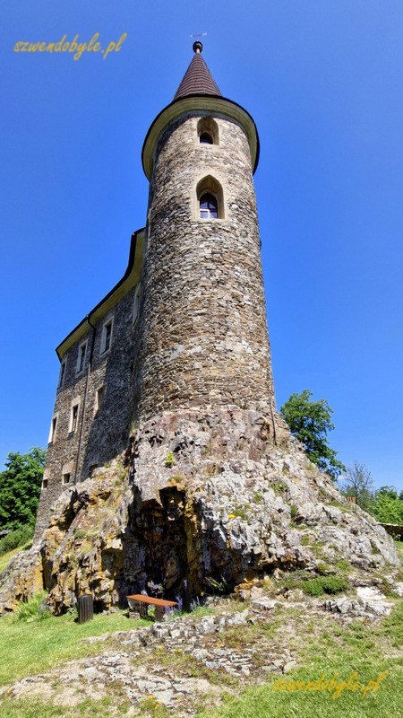 Zamek Velhartice, Czechy. Południowa wieża, obecnie część renesansowego pałacu. 20250620_113007-ink