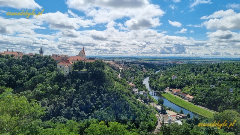 Znojmo, panorama miasta i rzeki Dyja od strony kaplicy św. Eliasza. 20240601_102820-ink