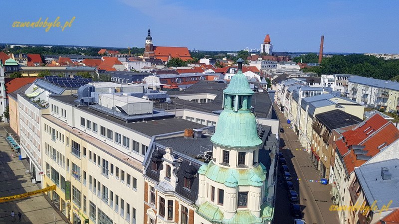 Cottbus, widok na dachy z wieży (Spremberger Turm). 20240626_160332-ink