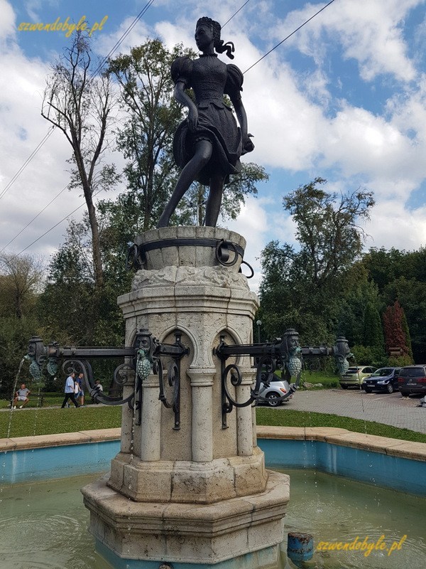 Eger, Dolina Pięknej Pani. Fontanna z figurą dziewczyny.