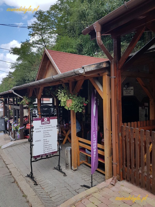 Eger, Dolina Pięknej Pani. Restauracje przy głównej ścieżce.