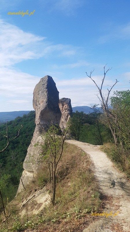 Sirok, formacje skalne Barát-szikla i Apáca-szikla (Mnich i Zakonnica).