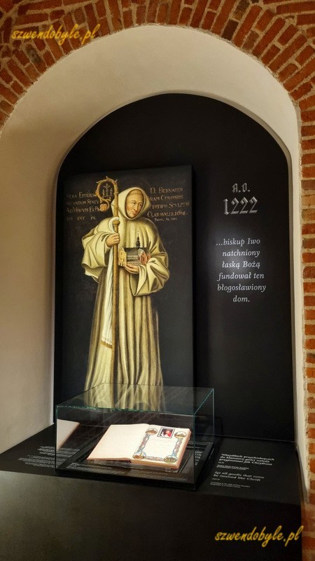 Krakow, Muzeum Duchowości i Kultury Cystersów w Mogile. Postać mnicha we wnęce ściany. 20250613_114716-ink