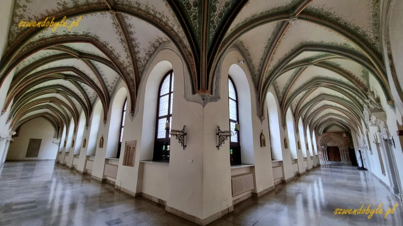 Kraków, opactwo cystersów w Mogile. Krużganki klasztoru. 20250613_124158-ink