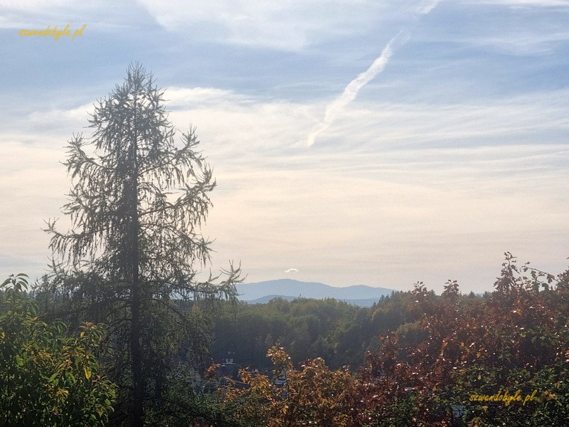 Tyniec, widok ze wzgórza Kowadza w kierunku gór.