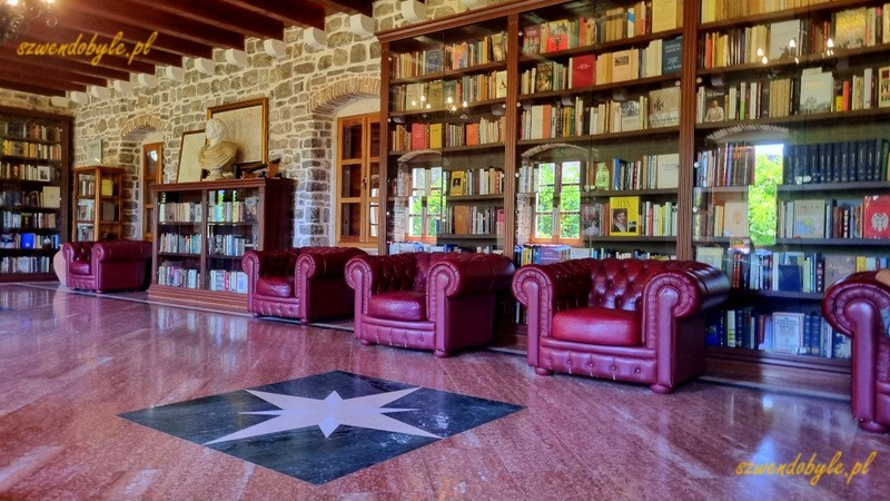 Czarnogóra, Budva. Wnętrze biblioteki w Cytadeli. 20250502_124802-ink
