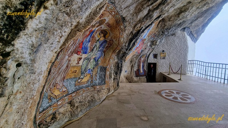 Czarnogóra, monastyr Ostrog. Malowidła ścienne na skale.. 20250426_112117-ink