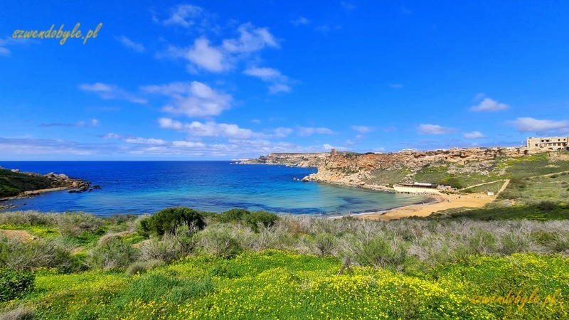 Malta, widok z góry na zatokę Golden Bay. 20250308_115557-ink