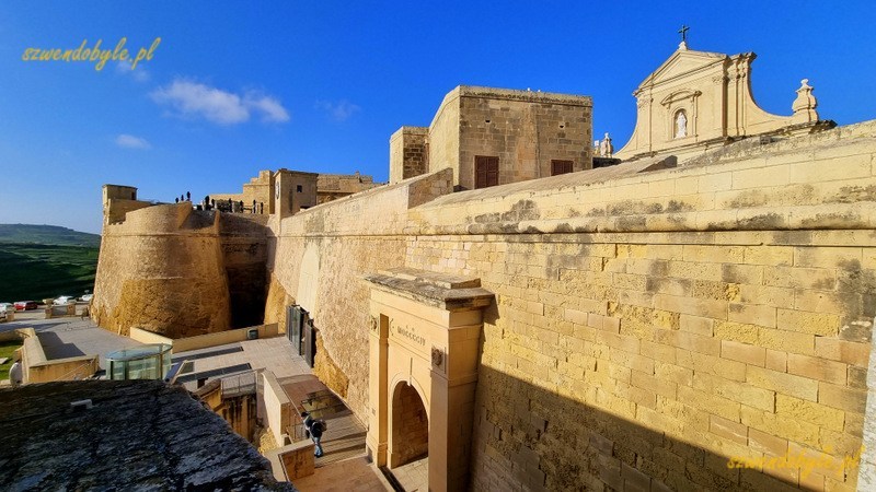 Gozo, Rabat (Victoria) - główna brama cytadeli. 20250303_161405-ink