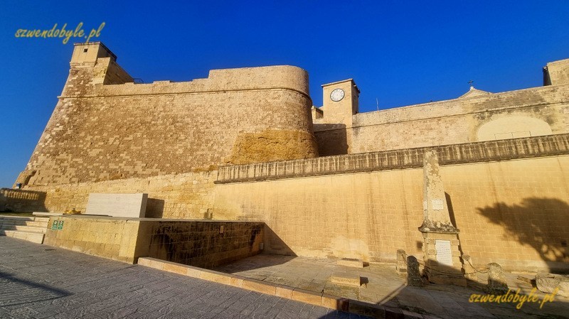 Gozo, Rabat (Victoria) - mury cytadeli. 20250303_163915-ink
