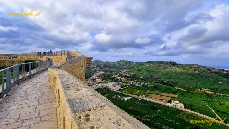 Gozo, Rabat (Victoria) - widok z murów cytadeli. 20250306_161125-ink