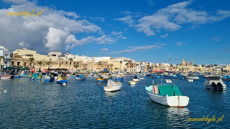 Malta, Marsaxlokk. Łodzie w porcie. 