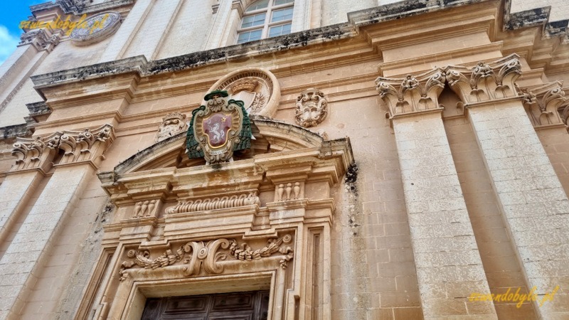 Mdina, detal - portal nad drzwiami katedry św. Pawła.