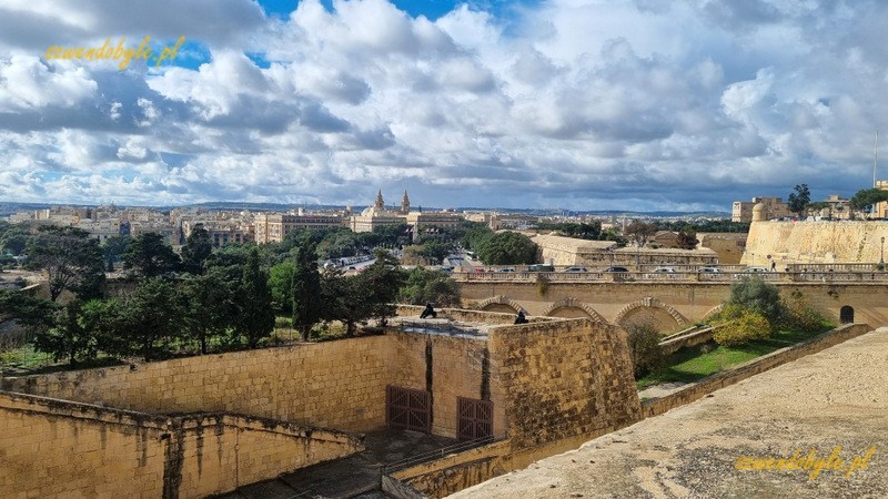 Malta, Valletta. Panorama z murów miejskich.