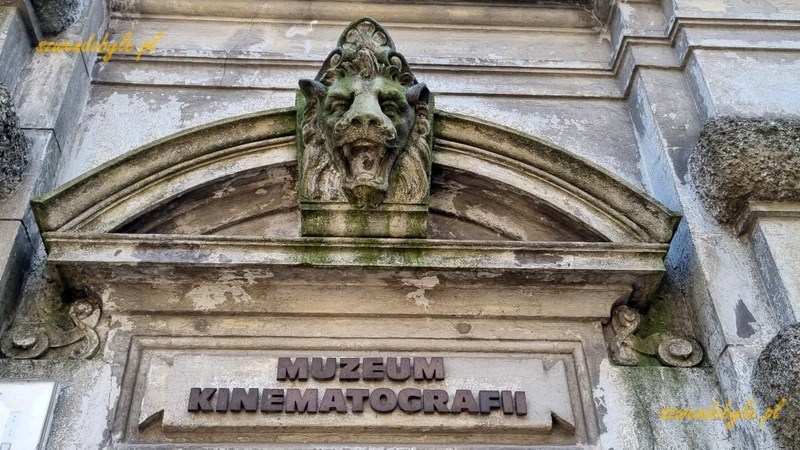 Łódź, wejście do Muzeum Kinematografii.