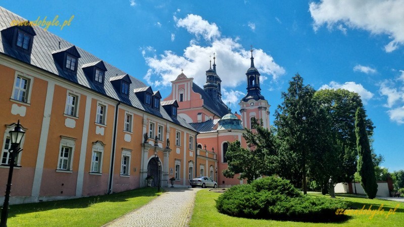 Lubuskie. Gościkowo-Paradyż, widok na klasztor cystersów. 20240622_142940-ink