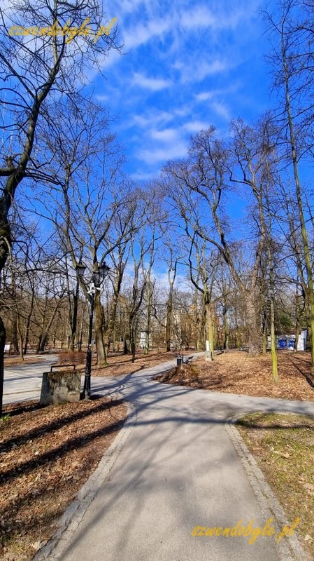 Małopolska, Krzeszowice. Park wczesną wiosną. 20260315_104244-ink