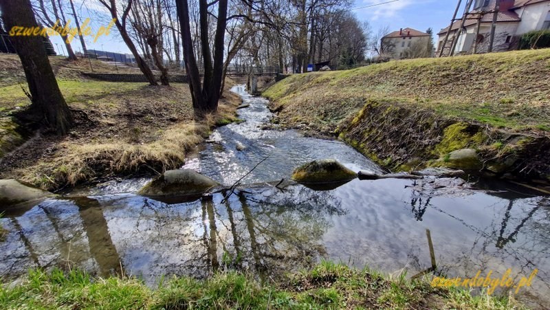 Małopolska, Krzeszowice. Park wzdłuż brzeg&oacute;w Krzesz&oacute;wki. 20260315_105728-ink