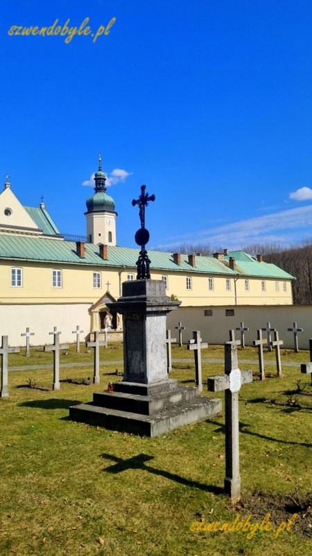Małopolska, klasztor w Czernej. Cmentarz. 20260315_123319-ink