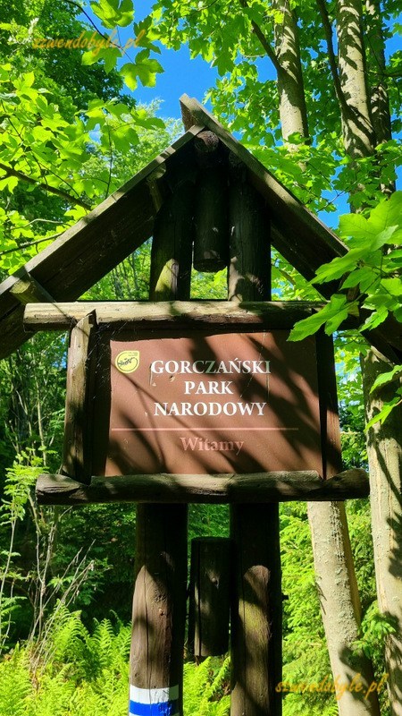 Malopolska, tabliczka graniczna Gorczańskiego Parku Narodowego. 20250614_093448-ink