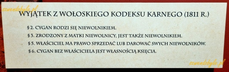 Muzeum Entograficzne w Tarnowie. Cytat z Wołoskiego Kodeksu Karnego z roku 1811 prezentujący zapisy dyskryminujące mniejszość cygańską / romską.