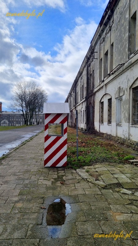 Modlin. Budka strażnicza na terenie dziedzińca twierdzy.