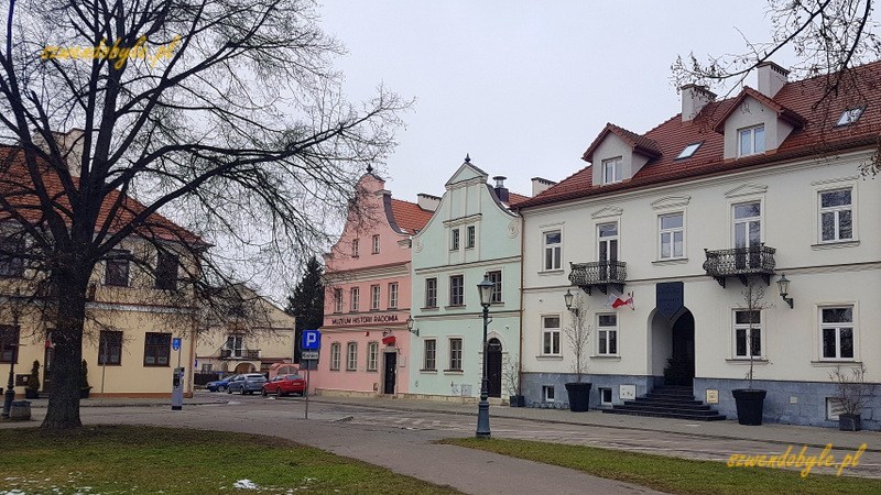 Radom, kamienice w Rynku, których mieści się Muzeum Historii Radomia.